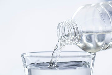 חשיבות שתיית מים בגיל מבוגר